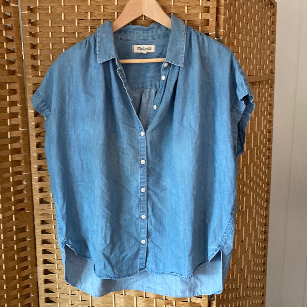 Madewell short sleeve Chambray button down shirt. Size Large